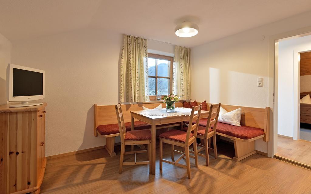 Haus Sonnenschein Apartment Hart im Zillertal Room photo